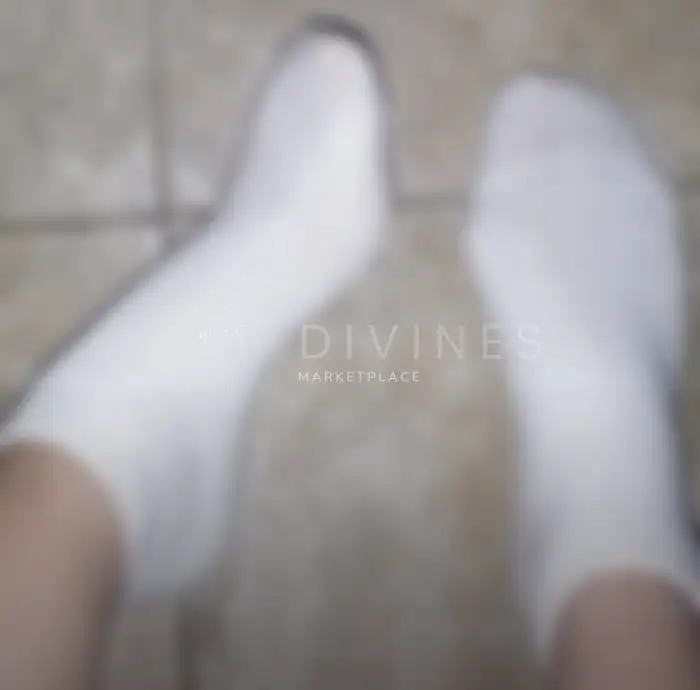 Chaussettes blanches portées