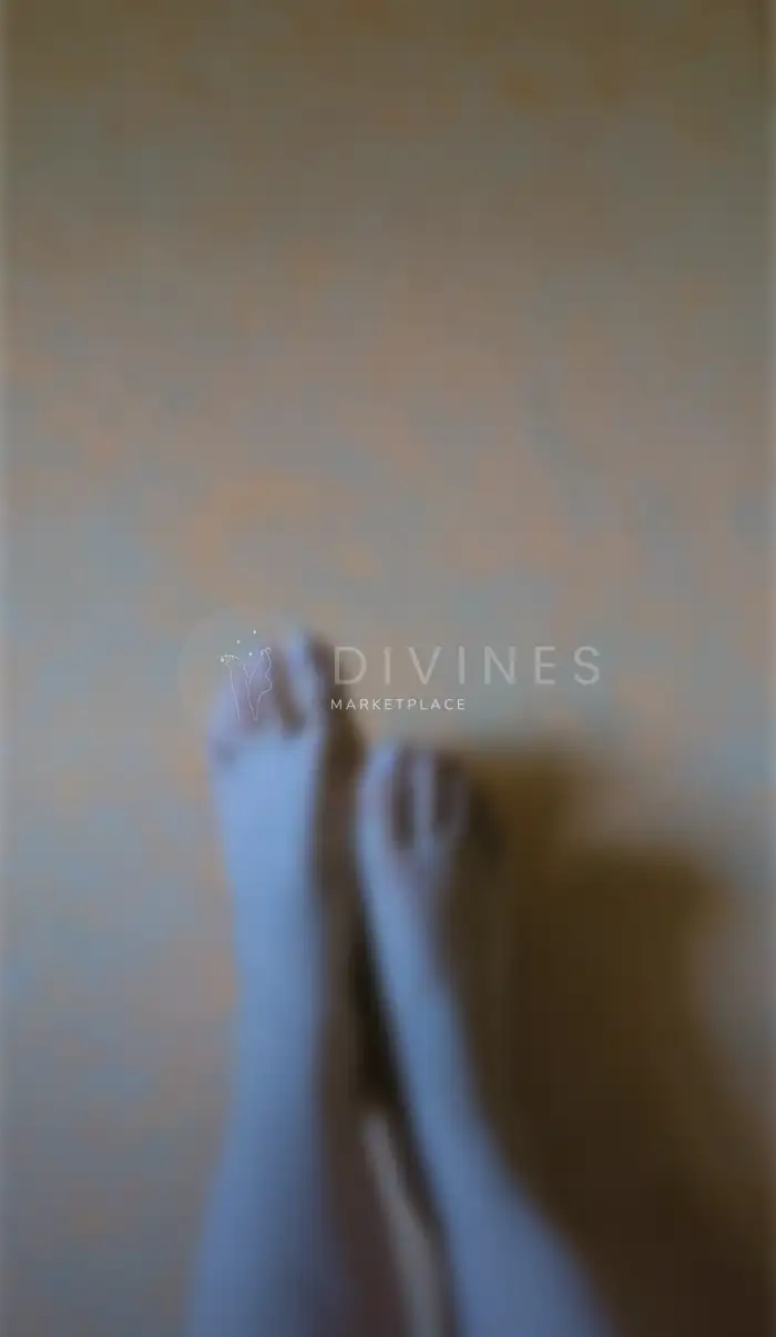 Pied nu sur le mur 👣