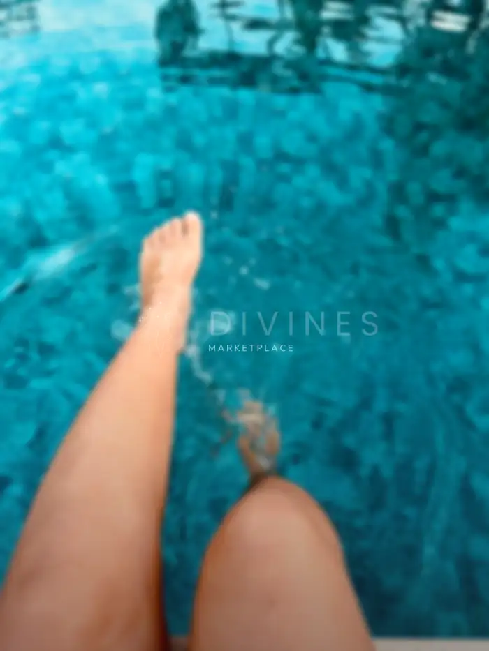 à la piscine