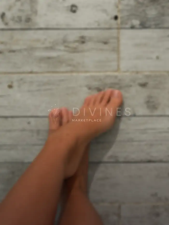 Pieds vernis transparent brillant
