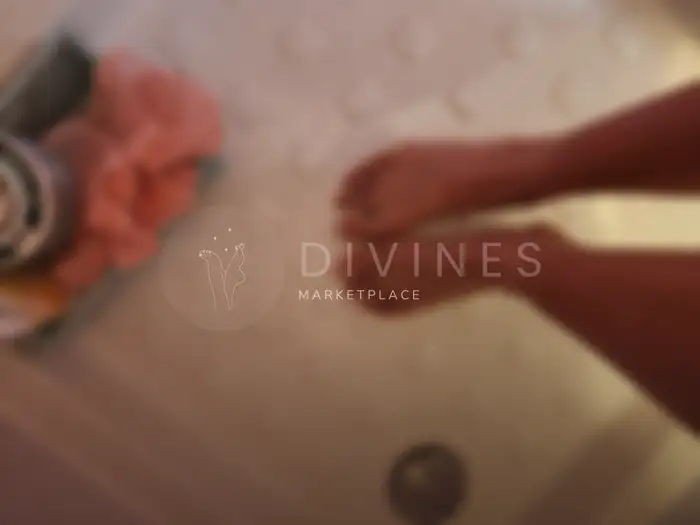 Petits pieds nus sous la douche