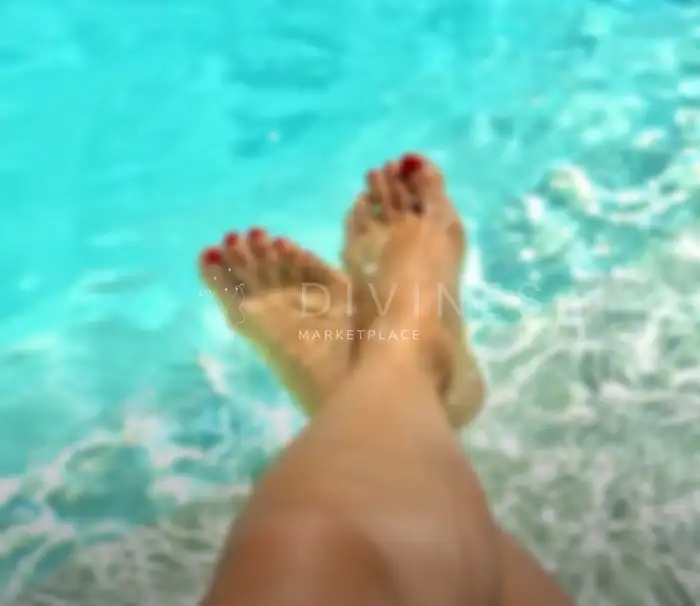 Poolside Soles 💦❤️