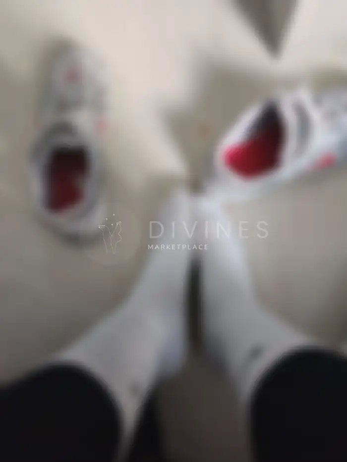 Pieds sous chaussettes