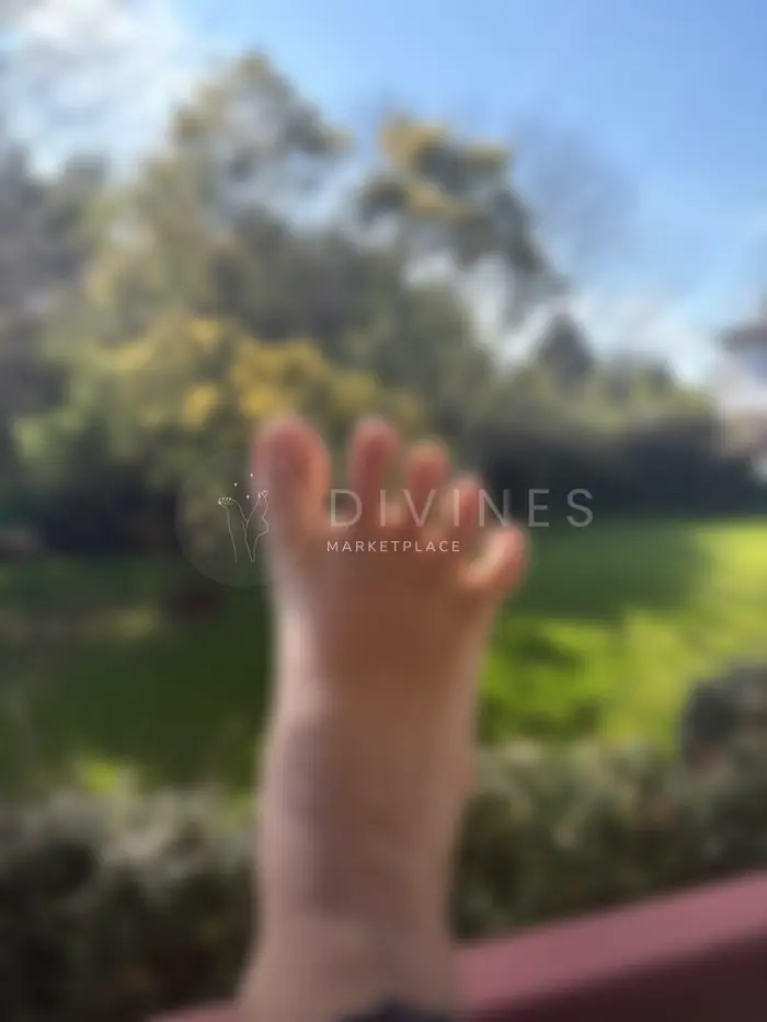 Orteils pieds écartés