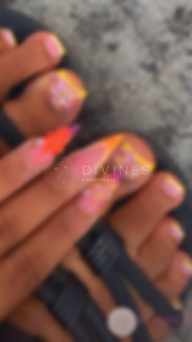 Pédicure d'été vernis pastel