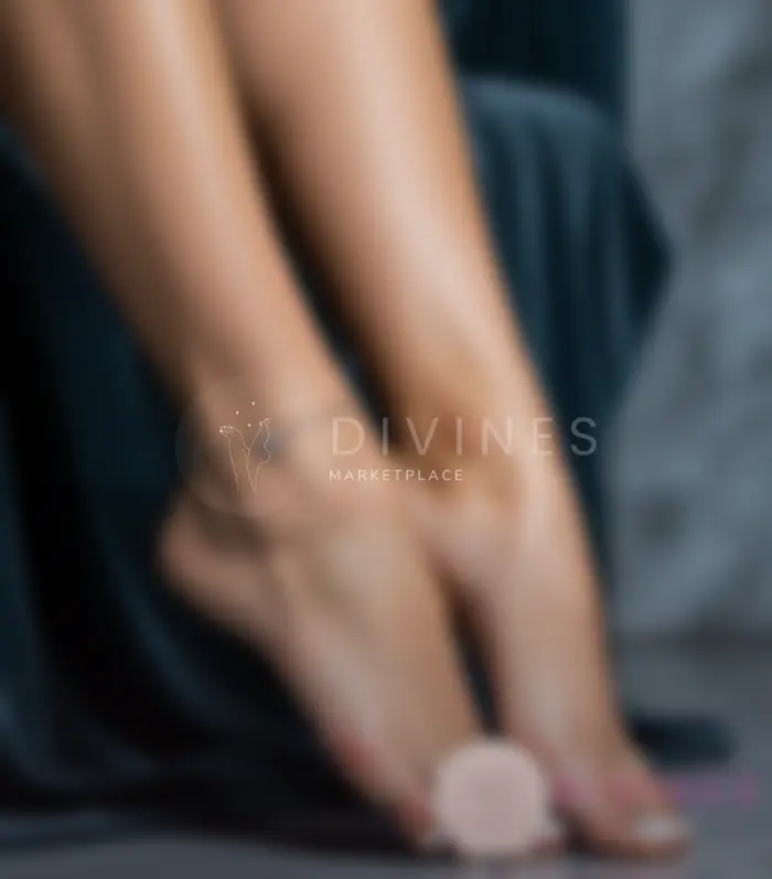 Pieds 92I Vernis Blanc – 2 Photos Fétichistes Rares et EXCLUSIVES
